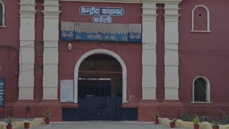 बरेली सेंट्रल जेल का वह ऐतिहासिक संघर्ष: 1929 की 53 दिनों की भूख हड़ताल जिसने अंग्रेजी हुकूमत को झुका दिया बरेली सेंट्रल जेल का वह ऐतिहासिक संघर्ष: 1929 की 53 दिनों की भूख हड़ताल जिसने अंग्रेजी हुकूमत को झुका दिया