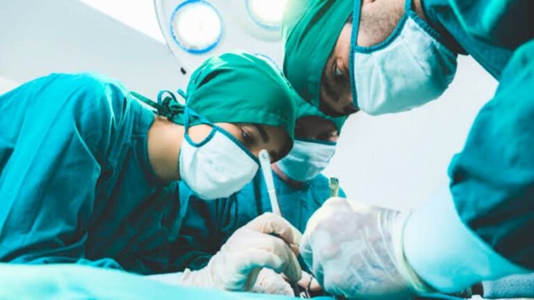 209 किलोग्राम वजन वाले मरीज की एम्स में सफल बैरियाट्रिक सर्जरी: जानिए कैसे बदली गई एक जीवन की कहानी 209 किलोग्राम वजन वाले मरीज की एम्स में सफल बैरियाट्रिक सर्जरी: जानिए कैसे बदली गई एक जीवन की कहानी