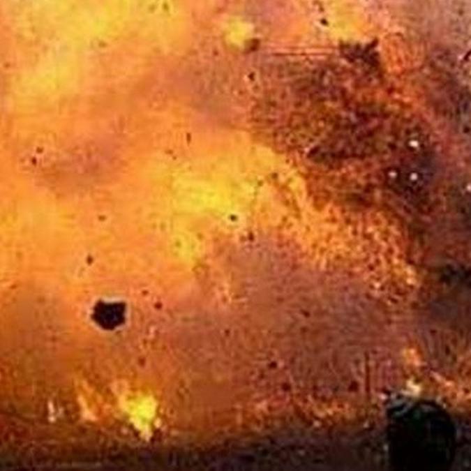 कौशांबी में अवैध पटाखा फैक्टरी में भीषण विस्फोट: 11 की मौत, दो दर्जन घायल, कई मकान जमींदोज कौशांबी में अवैध पटाखा फैक्टरी में भीषण विस्फोट: 11 की मौत, दो दर्जन घायल, कई मकान जमींदोज