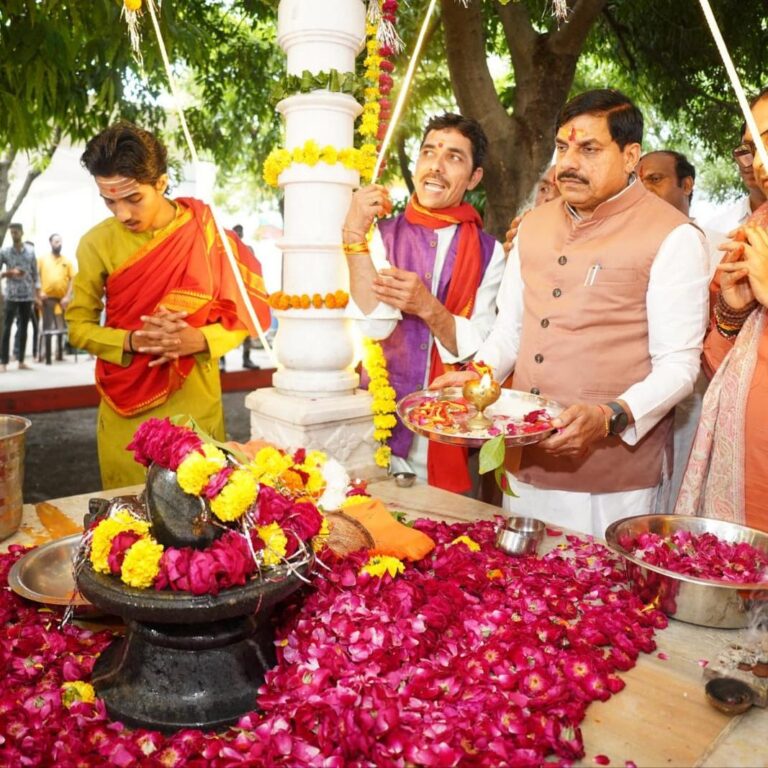 मुख्यमंत्री डॉ मोहन यादव ने संतों के आशीर्वाद को बताया सद्कार्य का स्रोत, रक्षाबंधन पर किया श्री श्री 1008 सचिदानंद महाराज की पुण्यतिथि पर श्रद्धांजलि मुख्यमंत्री डॉ मोहन यादव ने संतों के आशीर्वाद को बताया सद्कार्य का स्रोत, रक्षाबंधन पर किया श्री श्री 1008 सचिदानंद महाराज की पुण्यतिथि पर श्रद्धांजलि