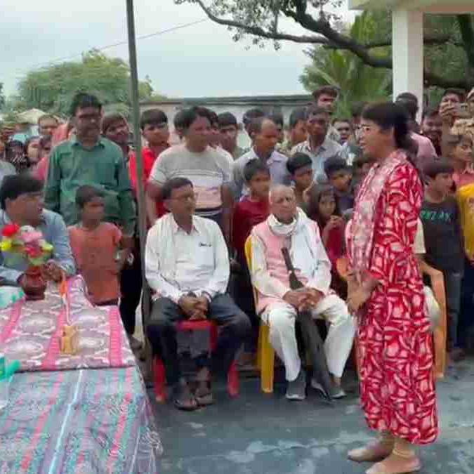 महोबा में जेन अल्फा के विरोध का सच: बदहाल सड़कों से लेकर पुलिस की कार्रवाई तक, प्रशासन ने क्या किया महोबा में जेन अल्फा के विरोध का सच: बदहाल सड़कों से लेकर पुलिस की कार्रवाई तक, प्रशासन ने क्या किया