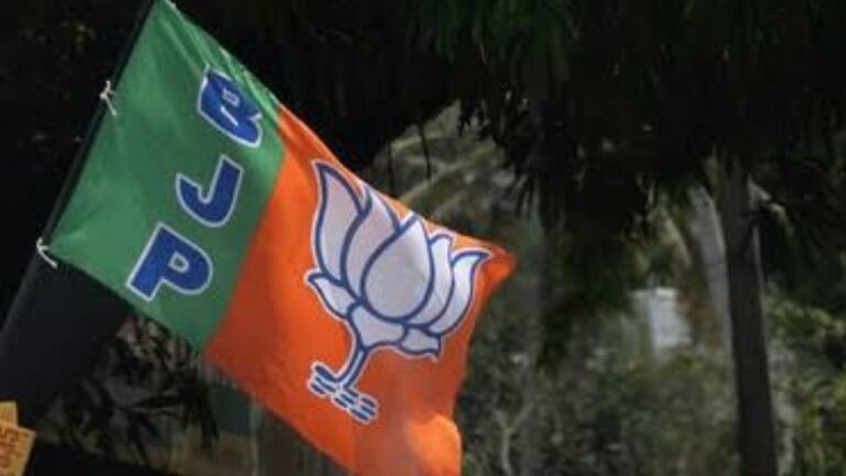 पश्चिम बंगाल: बीजेपी ने 22 नेताओं को निलंबित किया, जबरन वसूली और अनुशासनहीनता के आरोपों में उठाया बड़ा कदम पश्चिम बंगाल: बीजेपी ने 22 नेताओं को निलंबित किया, जबरन वसूली और अनुशासनहीनता के आरोपों में उठाया बड़ा कदम