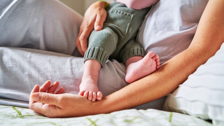 मां का दूध: नवजात की सुरक्षा और मां की सेहत का अमृत, जानिए इसके चमत्कारी फायदे