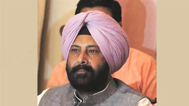 पंजाब बीजेपी में संगठनात्मक फेरबदल के बाद उठे बगावती सुर: 120 से अधिक नेताओं ने दिए इस्तीफे, दिल्ली आलाकमान ने लिया हस्तक्षेप पंजाब बीजेपी में संगठनात्मक फेरबदल के बाद उठे बगावती सुर: 120 से अधिक नेताओं ने दिए इस्तीफे, दिल्ली आलाकमान ने लिया हस्तक्षेप