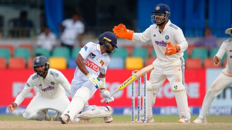 टीम इंडिया की जीत के करीब: कोलंबो टेस्ट में श्रीलंका को फॉलो-ऑन के बाद 24 में से 21 बार मिली हार, बारिश बचा सकती है टीम इंडिया की जीत के करीब: कोलंबो टेस्ट में श्रीलंका को फॉलो-ऑन के बाद 24 में से 21 बार मिली हार, बारिश बचा सकती है