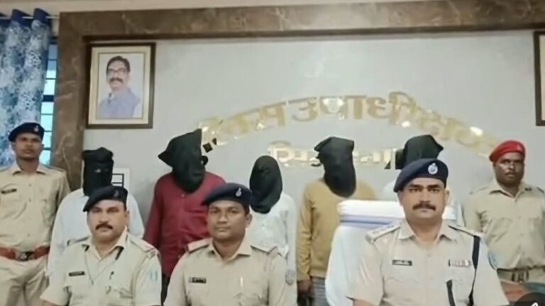 झारखंड के सिमडेगा में पुलिस ने पकड़ा अंतरराज्यीय गांजा तस्करी का हाईटेक गिरोह, लग्जरी कार से रेकी कर किया जाता था सप्लाई झारखंड के सिमडेगा में पुलिस ने पकड़ा अंतरराज्यीय गांजा तस्करी का हाईटेक गिरोह, लग्जरी कार से रेकी कर किया जाता था सप्लाई
