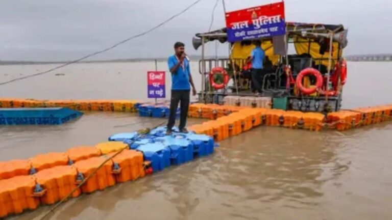 प्रयागराज में गंगा-यमुना उफान पर: 8 घंटे में 40 सेमी बढ़ा जलस्तर, रेड अलर्ट जारी प्रयागराज में गंगा-यमुना उफान पर: 8 घंटे में 40 सेमी बढ़ा जलस्तर, रेड अलर्ट जारी