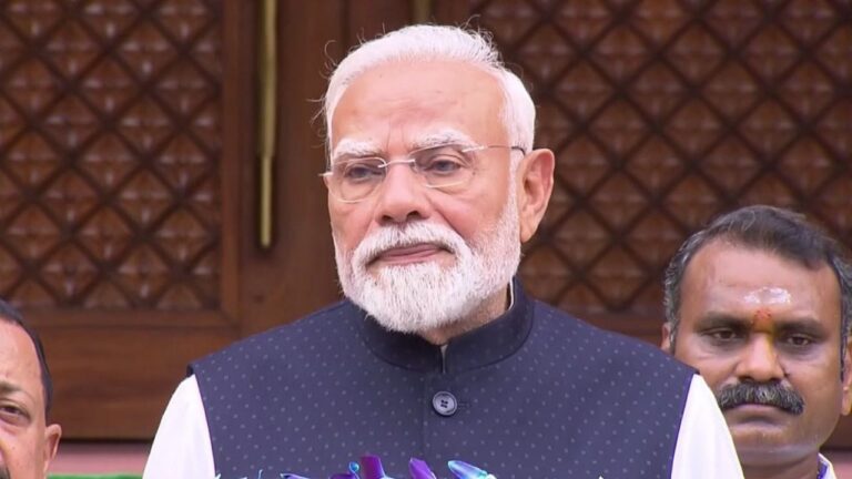 ₹30,000 करोड़ के इंफ्रास्ट्रक्चर प्रोजेक्ट्स पर पीएम मोदी का कड़ा निर्देश: रफ्तार और गुणवत्ता दोनों पर बरकरार रहे ध्यान ₹30,000 करोड़ के इंफ्रास्ट्रक्चर प्रोजेक्ट्स पर पीएम मोदी का कड़ा निर्देश: रफ्तार और गुणवत्ता दोनों पर बरकरार रहे ध्यान