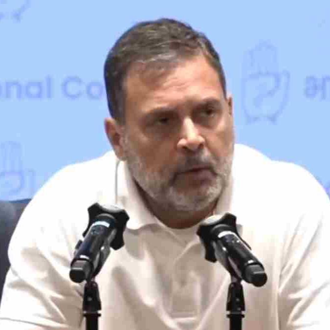 झारखंड में पेपर लीक विरोध: 14वें दिन राहुल गांधी का प्रवेश, सरकार और छात्रों के बीच वार्ता की तैयारी झारखंड में पेपर लीक विरोध: 14वें दिन राहुल गांधी का प्रवेश, सरकार और छात्रों के बीच वार्ता की तैयारी