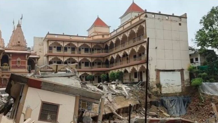 प्रयागराज के स्वामी नारायण मंदिर में तीन मंजिला इमारत का गड्ढे में धंसना: कारण, प्रभाव और सुरक्षा चिंताएं प्रयागराज के स्वामी नारायण मंदिर में तीन मंजिला इमारत का गड्ढे में धंसना: कारण, प्रभाव और सुरक्षा चिंताएं