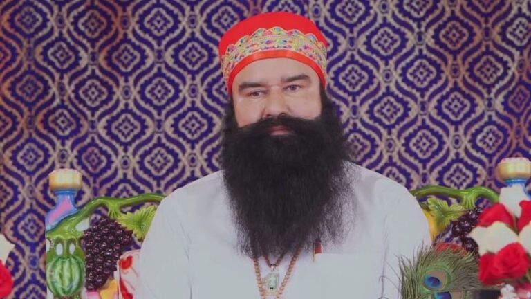 गुरमीत राम रहीम 17वीं बार जेल से बाहर, 21 दिन की फरलो पर सिरसा आश्रम पहुंचे गुरमीत राम रहीम 17वीं बार जेल से बाहर, 21 दिन की फरलो पर सिरसा आश्रम पहुंचे