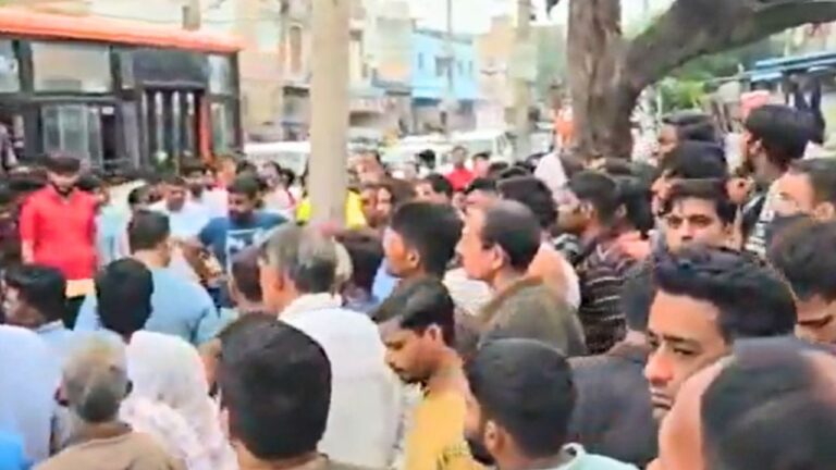 दिल्ली के नरेला में प्रॉपर्टी डीलर प्रमोद की गोली मारकर हत्या: जिम से निकलते ही बरसाईं गोलियां, पुलिस कई एंगलों से कर रही जांच दिल्ली के नरेला में प्रॉपर्टी डीलर प्रमोद की गोली मारकर हत्या: जिम से निकलते ही बरसाईं गोलियां, पुलिस कई एंगलों से कर रही जांच