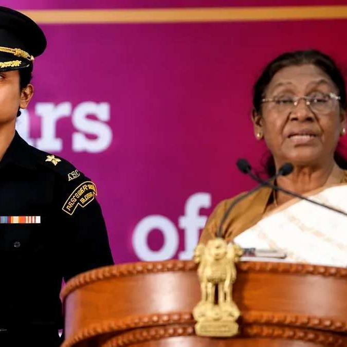 मेजर नव्या शेखावत: राष्ट्रपति मुर्मू की पहली महिला थल सेना एडीसी बनकर रचा इतिहास मेजर नव्या शेखावत: राष्ट्रपति मुर्मू की पहली महिला थल सेना एडीसी बनकर रचा इतिहास