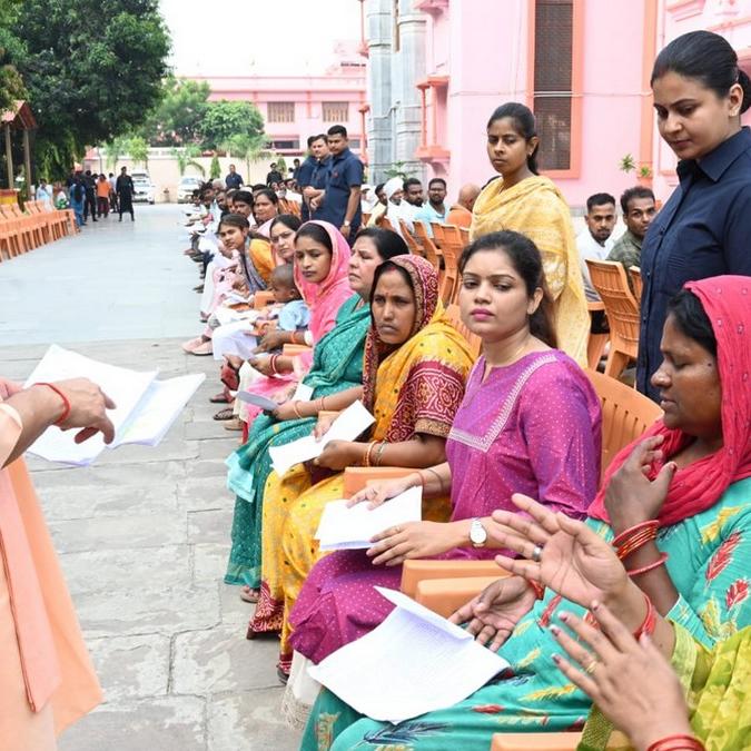 उत्तर प्रदेश की दीदियां अब वैश्विक बाजार में मचाएंगी धूम, 3000 से अधिक उत्पाद ओएनडीसी, अमेज़न और फ्लिपकार्ट पर उपलब्ध उत्तर प्रदेश की दीदियां अब वैश्विक बाजार में मचाएंगी धूम, 3000 से अधिक उत्पाद ओएनडीसी, अमेज़न और फ्लिपकार्ट पर उपलब्ध