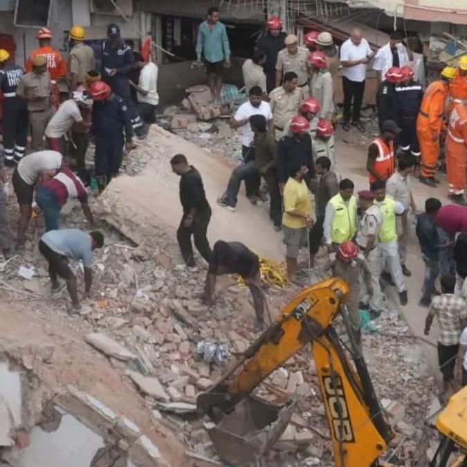 दिल्ली के सत्य निकेतन में इमारत ढही: 3 की मौत, 11 बचाए गए, प्रधानमंत्री और गृहमंत्री ने जताया दुख दिल्ली के सत्य निकेतन में इमारत ढही: 3 की मौत, 11 बचाए गए, प्रधानमंत्री और गृहमंत्री ने जताया दुख