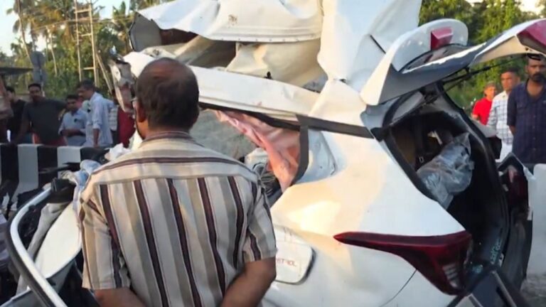 केरल के त्रिशूर में भीषण सड़क हादसा: तमिलनाडु के आठ इंजीनियरिंग छात्रों की दर्दनाक मौत केरल के त्रिशूर में भीषण सड़क हादसा: तमिलनाडु के आठ इंजीनियरिंग छात्रों की दर्दनाक मौत