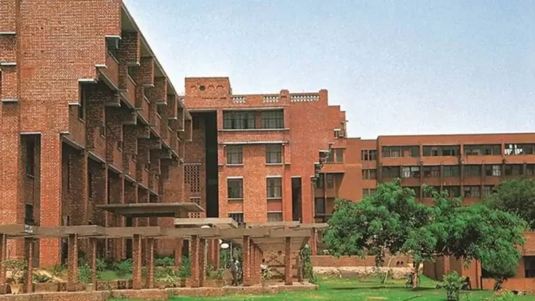 जवाहरलाल नेहरू विश्वविद्यालय में प्रोफेसर पर यौन उत्पीड़न के गंभीर आरोप: 10 छात्रों ने आंतरिक शिकायत समिति में दर्ज कराई शिकायत जवाहरलाल नेहरू विश्वविद्यालय में प्रोफेसर पर यौन उत्पीड़न के गंभीर आरोप: 10 छात्रों ने आंतरिक शिकायत समिति में दर्ज कराई शिकायत