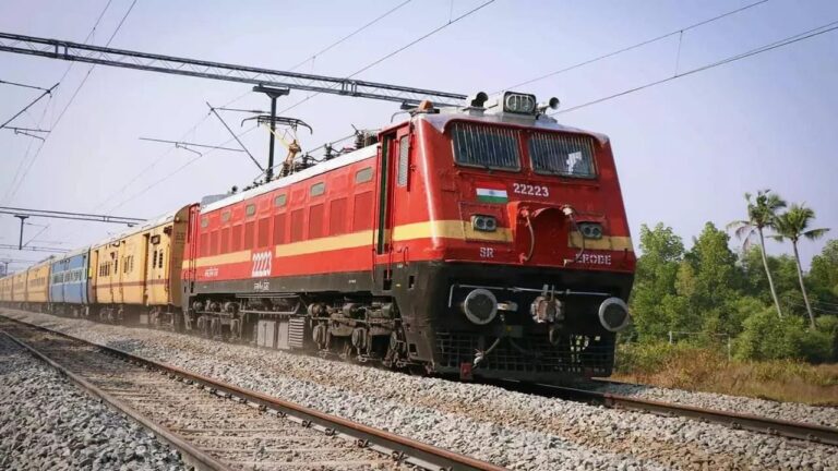 त्योहारी सीजन में बिहार जाने वालों के लिए खुशखबरी: रेलवे ने दिल्ली, बंगाल से चलाईं 18 पूजा स्पेशल ट्रेनें त्योहारी सीजन में बिहार जाने वालों के लिए खुशखबरी: रेलवे ने दिल्ली, बंगाल से चलाईं 18 पूजा स्पेशल ट्रेनें