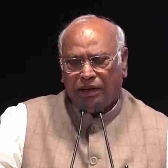 ‘जीडीपी वृद्धि के दावों के बीच आम आदमी की मुश्किलें: क्या सरकार के आंकड़े दिखाते हैं सच ‘जीडीपी वृद्धि के दावों के बीच आम आदमी की मुश्किलें: क्या सरकार के आंकड़े दिखाते हैं सच