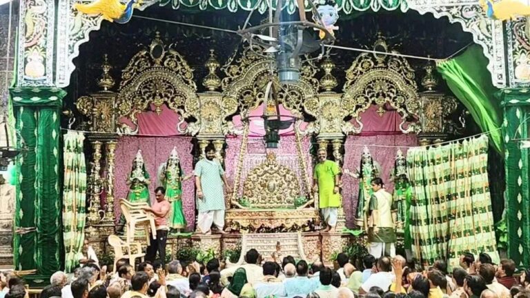 वृंदावन के बांके बिहारी मंदिर में जन्माष्टमी पर मंगला आरती: सिर्फ 600 भक्तों को मिलेगा प्रवेश, जानिए पूरी व्यवस्था