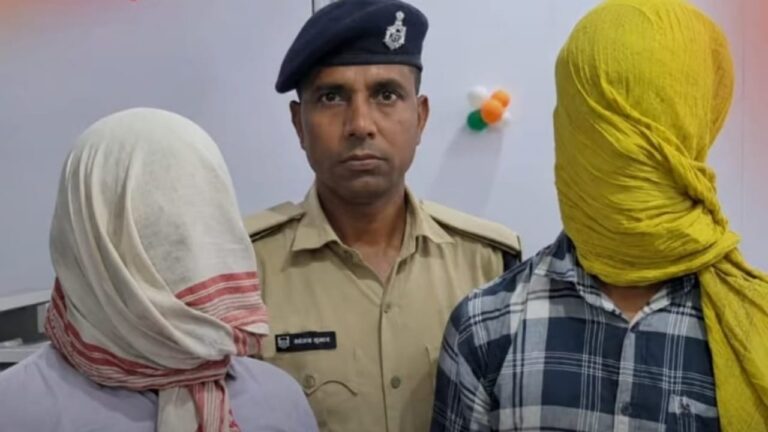 पटना सचिवालय में फर्जी अधिकारी बनकर नौकरी का खेल: जीजा-साले की जोड़ी गिरफ्तार, लाखों की ठगी का खुलासा पटना सचिवालय में फर्जी अधिकारी बनकर नौकरी का खेल: जीजा-साले की जोड़ी गिरफ्तार, लाखों की ठगी का खुलासा