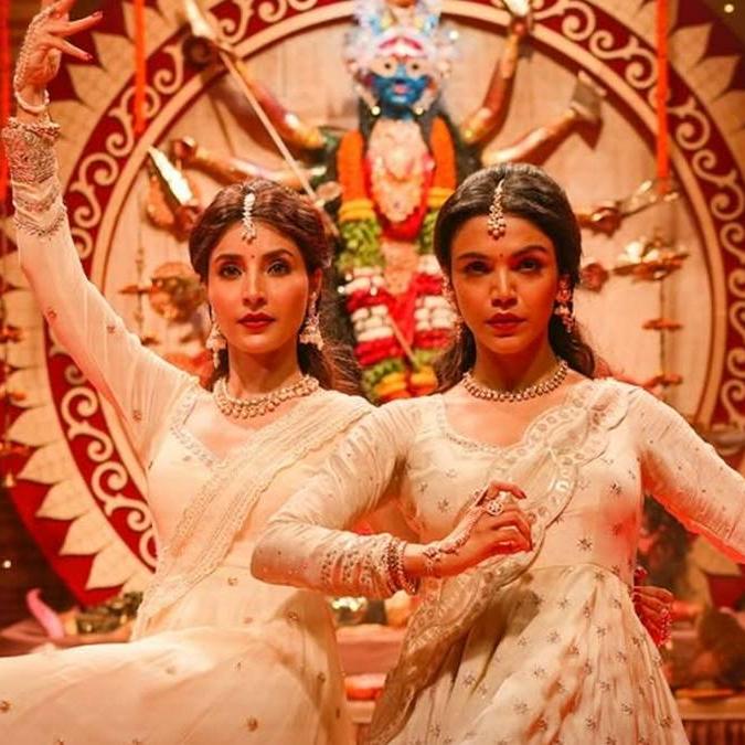 मिर्जापुर: द मूवी की बॉक्स ऑफिस पर धूम, विंध्यवासिनी की जय हो संगीत वीडियो ने मचाई हलचल और फ्रैंचाइज़ी का सिनेमाई विस्तार मिर्जापुर: द मूवी की बॉक्स ऑफिस पर धूम, विंध्यवासिनी की जय हो संगीत वीडियो ने मचाई हलचल और फ्रैंचाइज़ी का सिनेमाई विस्तार